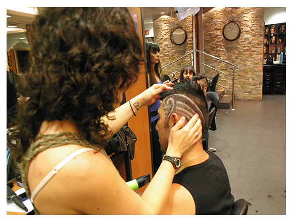 Con la Laia, formadora de Laia Hair Group, hemos repasado en un sencillo test lo que es el Hair Tatoo.